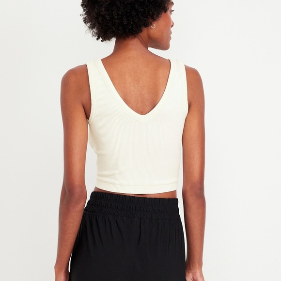 Old navy Exhale Ribbed V-Neck Crop Top - Picture 6 of 9